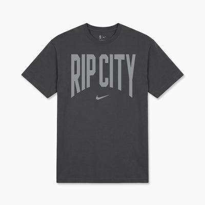 NIKE PORTLAND PEAK TRAVEL TEE