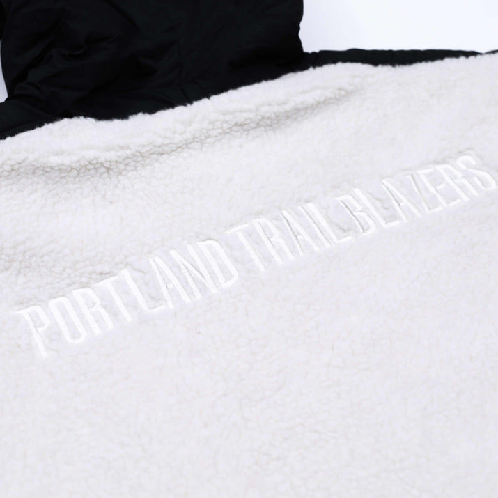 New Era Women's Quarterzip White & Black Jacket