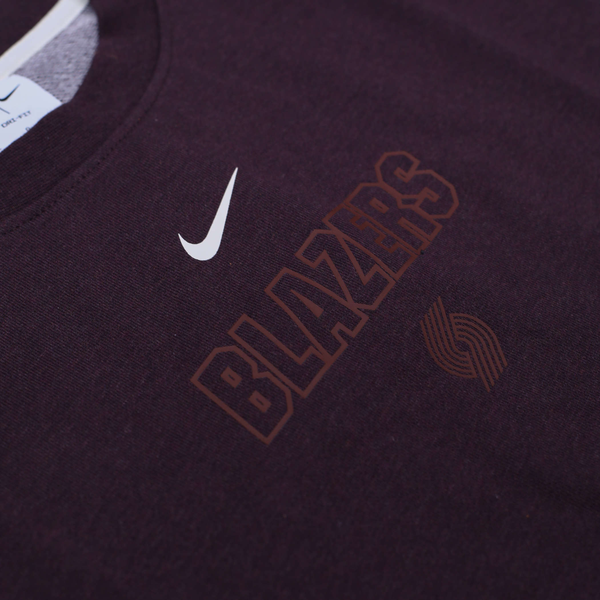 Portland Trail Blazers Spotlight Nike Men's Dri-Fit NBA Crew-Neck Sweatshirt in Red, Size: Medium | FB3640-657